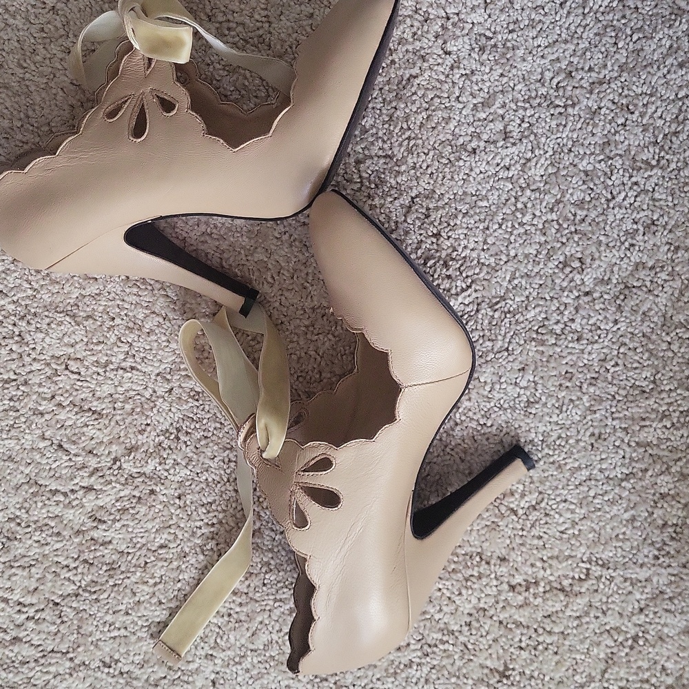 Nude Scalloped Tie Front Pumps - Picture 6 of 9